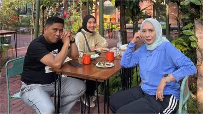 Linna Iskandar bersama suami Irjen Karyoto dan putrinya Putri Karlina. (Instagram @putri.karlina14)